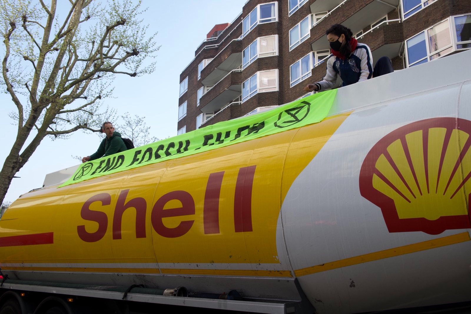 BREAKING: Extinction Rebellion occupies oil tanker in Central London as it prepares to take to the streets in mass push for an end to fossil fuels