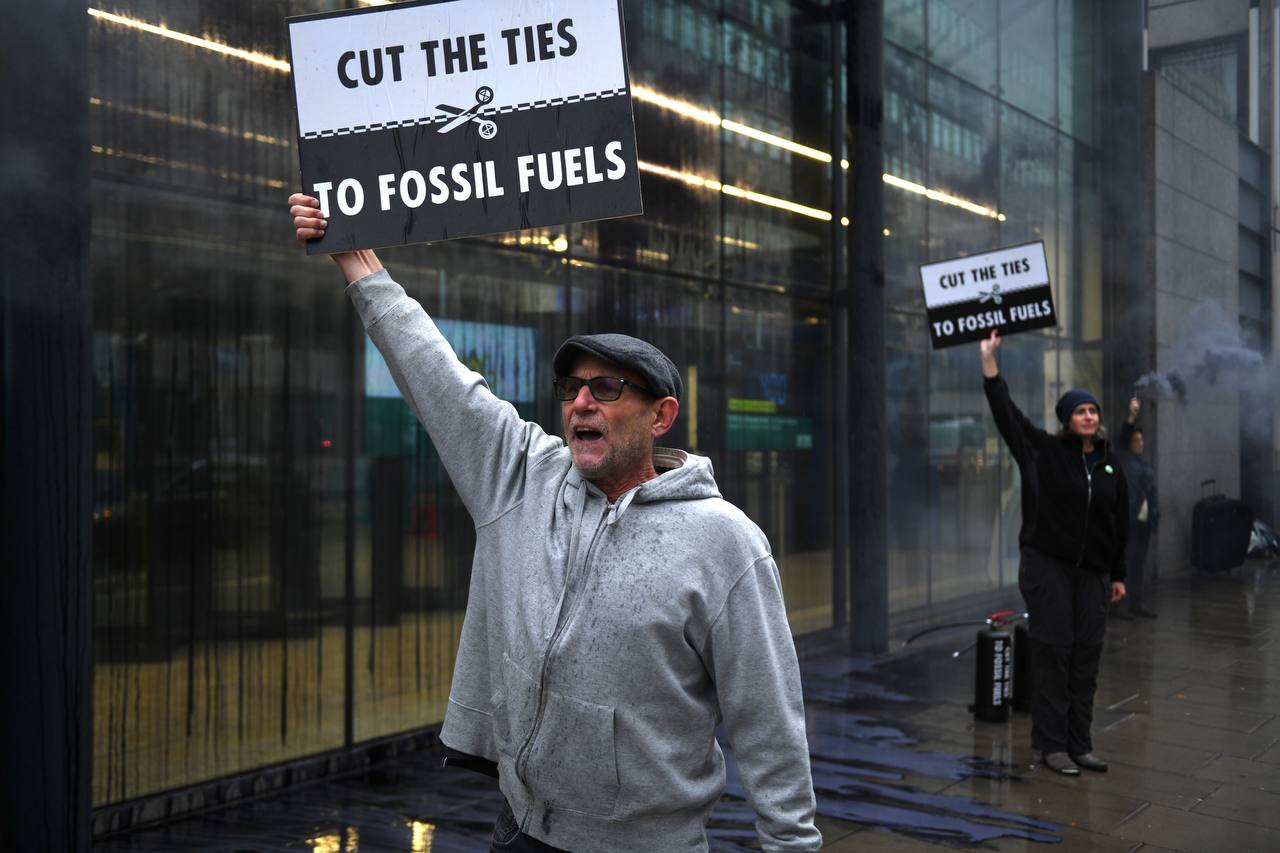 BREAKING: Extinction Rebellion takes action at the offices of fossil fuel enablers across London